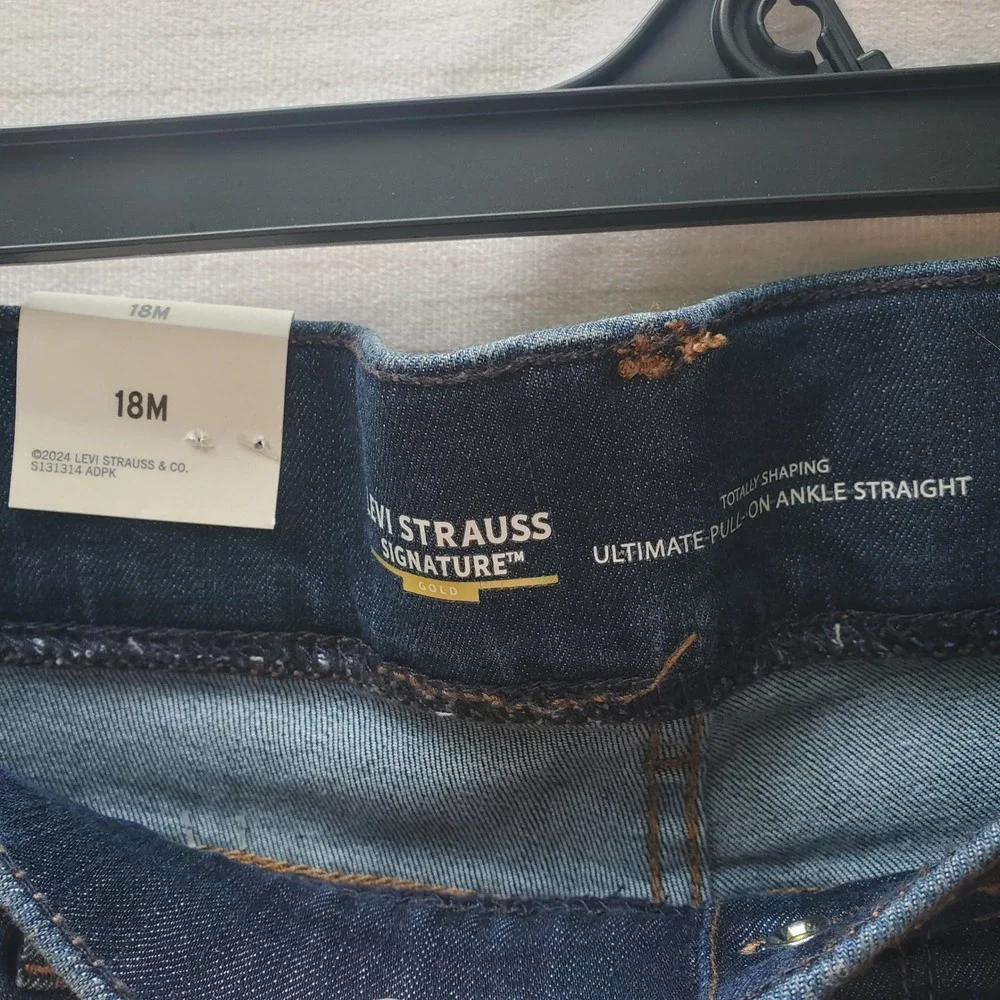 Levi Strauss Signature Gold Totally Shaping Pull On Ankle Straight Jeans 18M